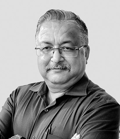Dr Arun Kapur